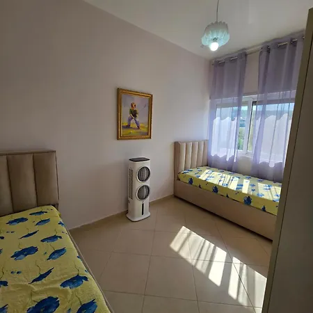 At Konan's 아파트