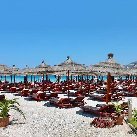 At Konan's 아파트 Vlorë