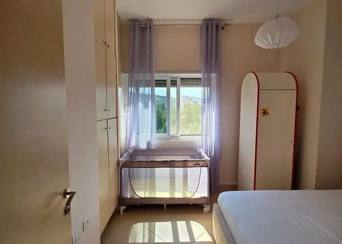 At Konan's * Vlorë